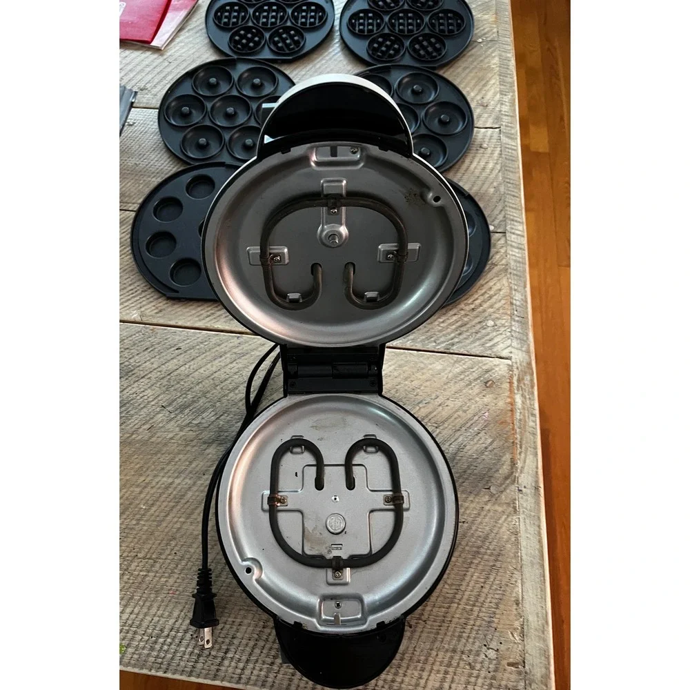 Dash MultiMaker Treat Maker System White DIM813 Waffle Donut Cupcake Plates